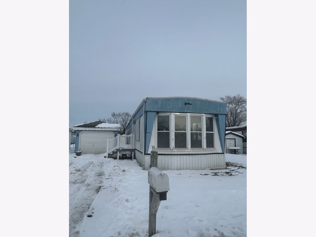  For Sale Beecher Illinois, 108 Flamingo Drive