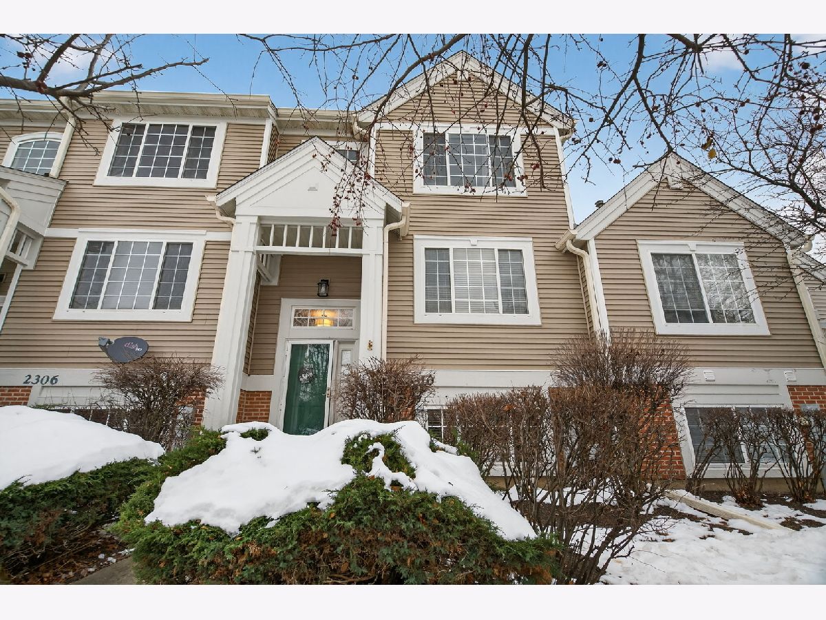 Townhomes & Condos For Sale Ogden Pointe At The Wheatlands Aurora Illinois, 2310 Twilight Drive