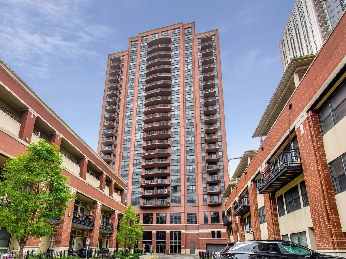 Condominiums Rented Kinzie Station Chicago Illinois, 330 Jefferson