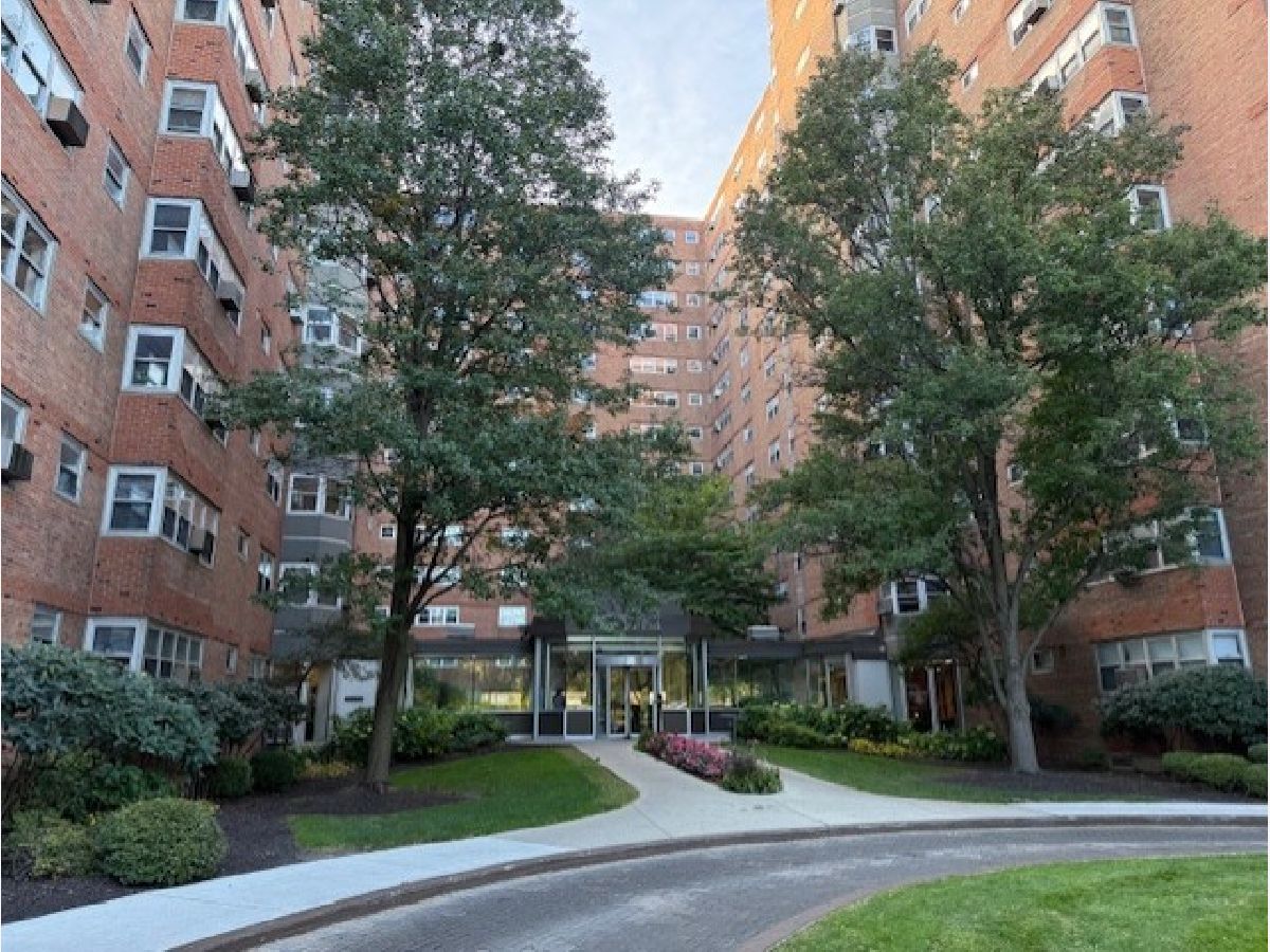 Condominiums Rented Shoreline Park Chicago Illinois, 4950 Marine