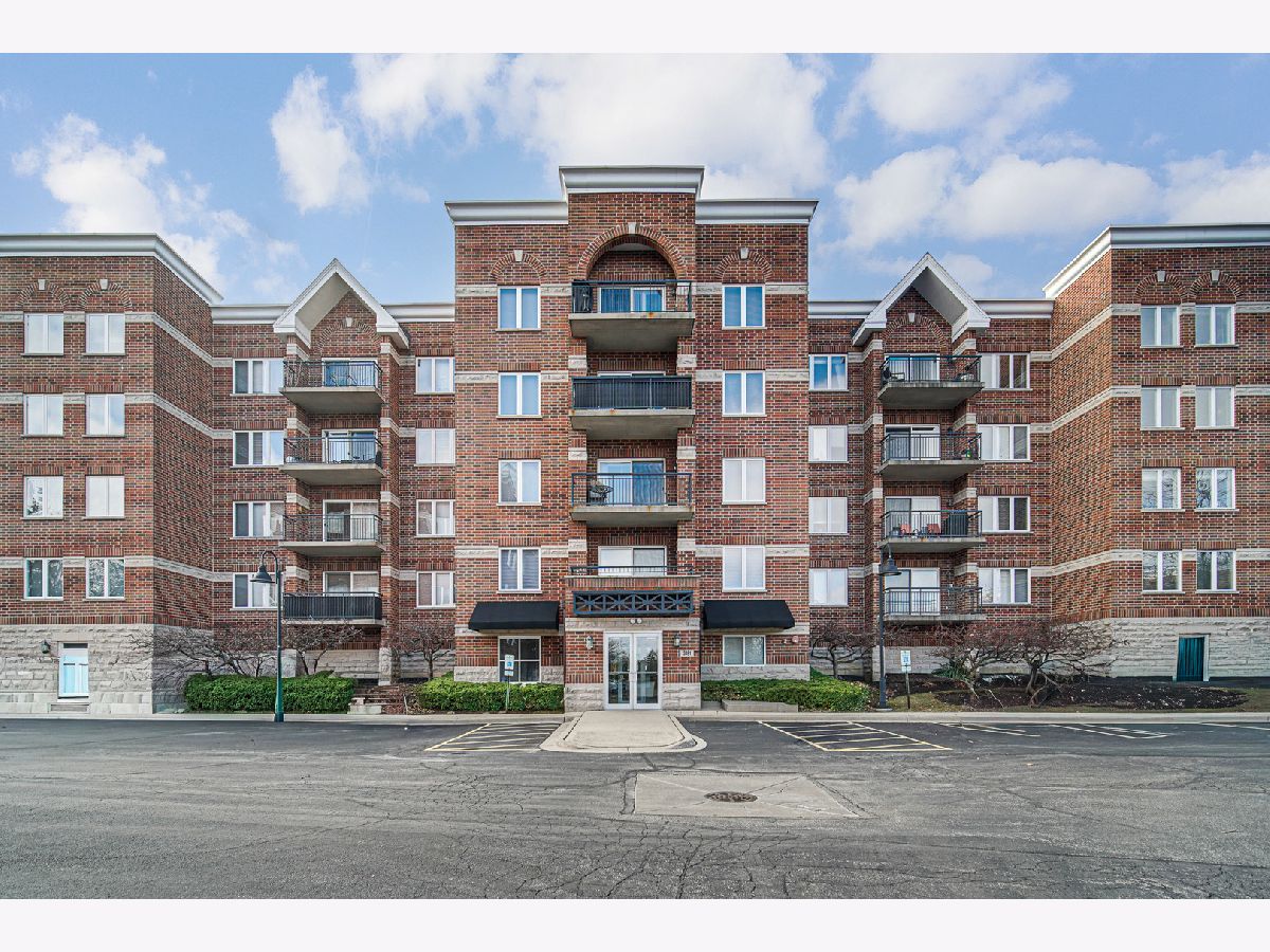 Condominiums For Sale Geimers Grove Arlington Heights Illinois, 3451 Carriageway Drive