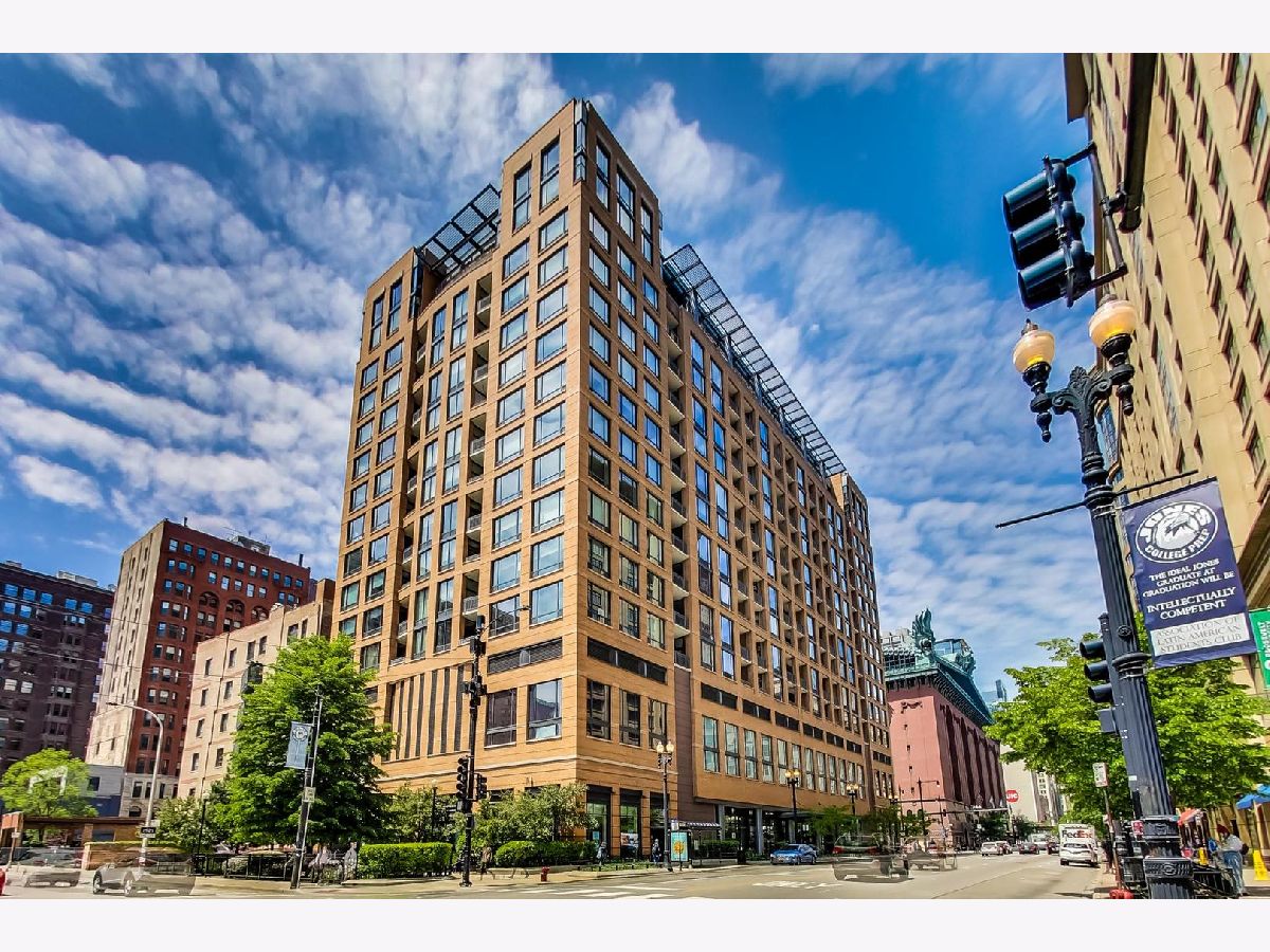 Condominiums For Rent Library Tower Chicago Illinois, 520 State