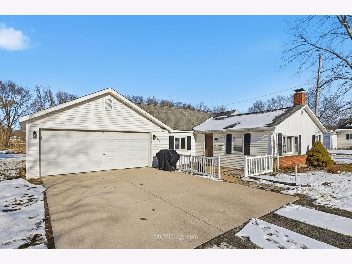  For Sale Ottawa Illinois, 1000 Superior Street