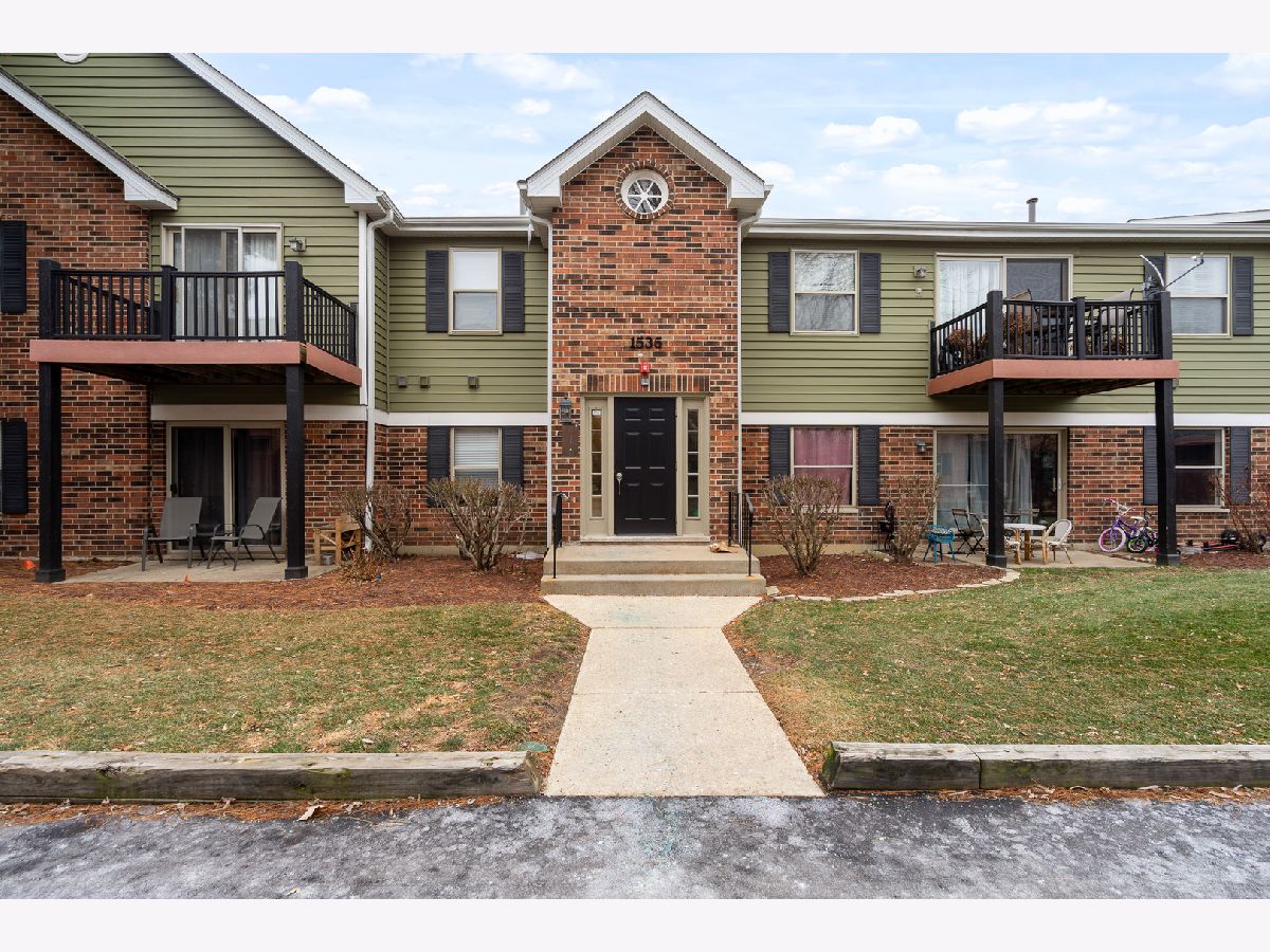 Condominiums For Sale Chantecleer Lakes Naperville Illinois, 1535 Raymond Drive