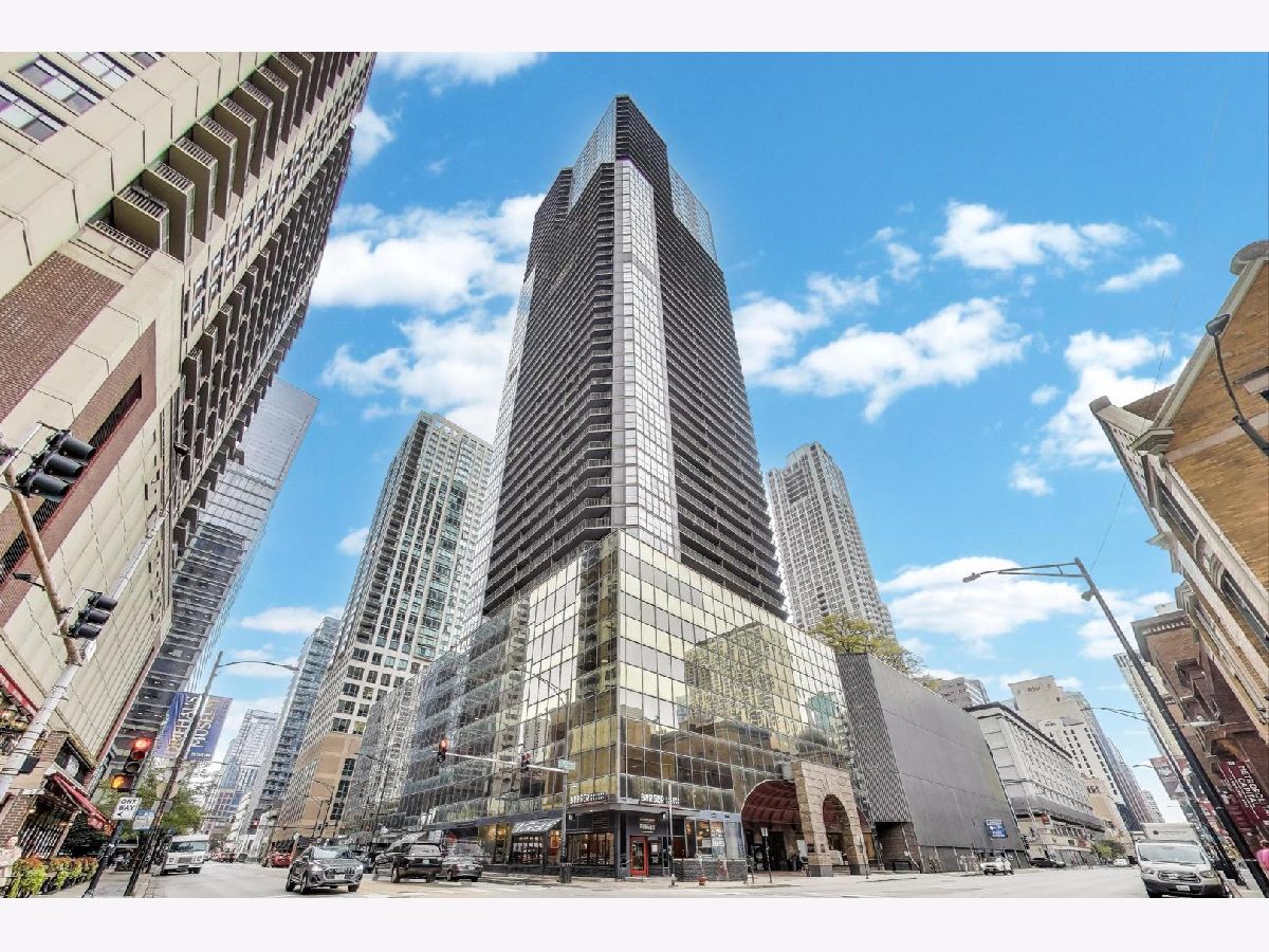  For Sale Chicago Illinois, 10 Ontario Street