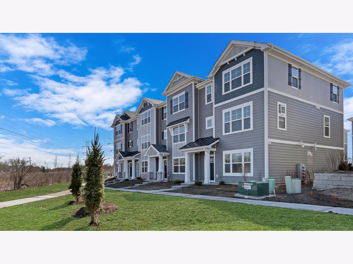 Condos & Townhomes For Sale The Townes At Oak Creek Mundelein Illinois, 577 Yosemite Way