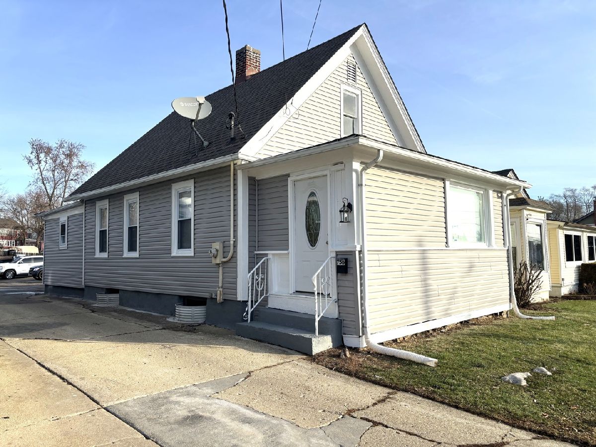  For Rent Elgin Illinois, 756 Walnut