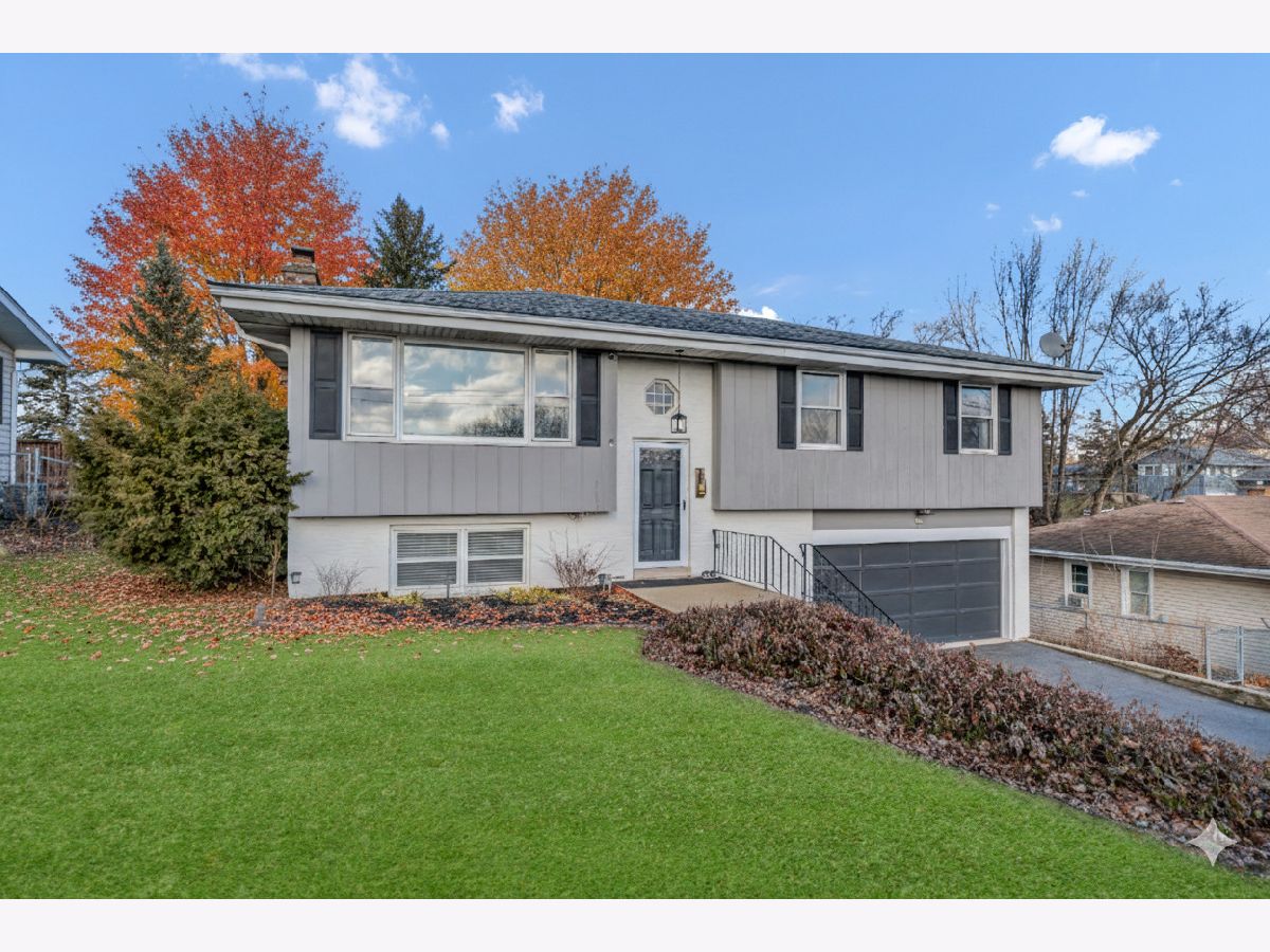  For Sale Lake In The Hills Illinois, 103 Fir Street