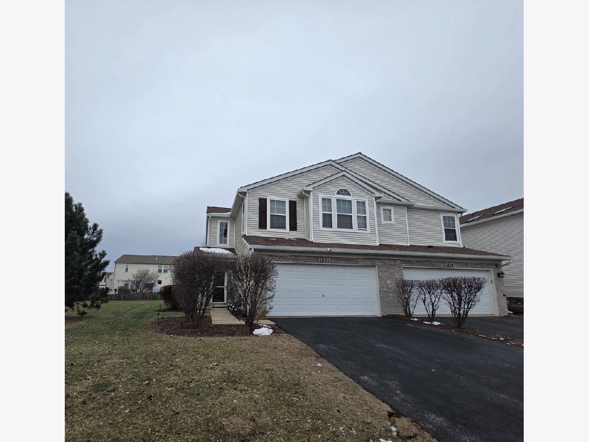 Townhomes For Sale Silver Springs Montgomery Illinois, 1808 Candlelight Circle