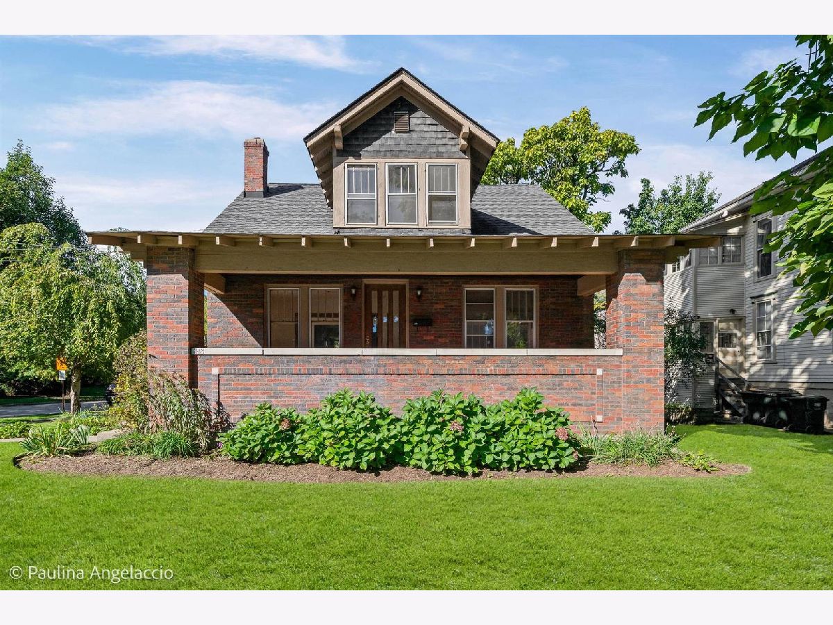 Homes & Townhomes & Condos For Sale Barrington Village Barrington Illinois, 418 Hough Street