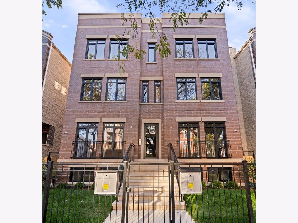  For Sale Chicago Illinois, 3036 Sheffield Avenue