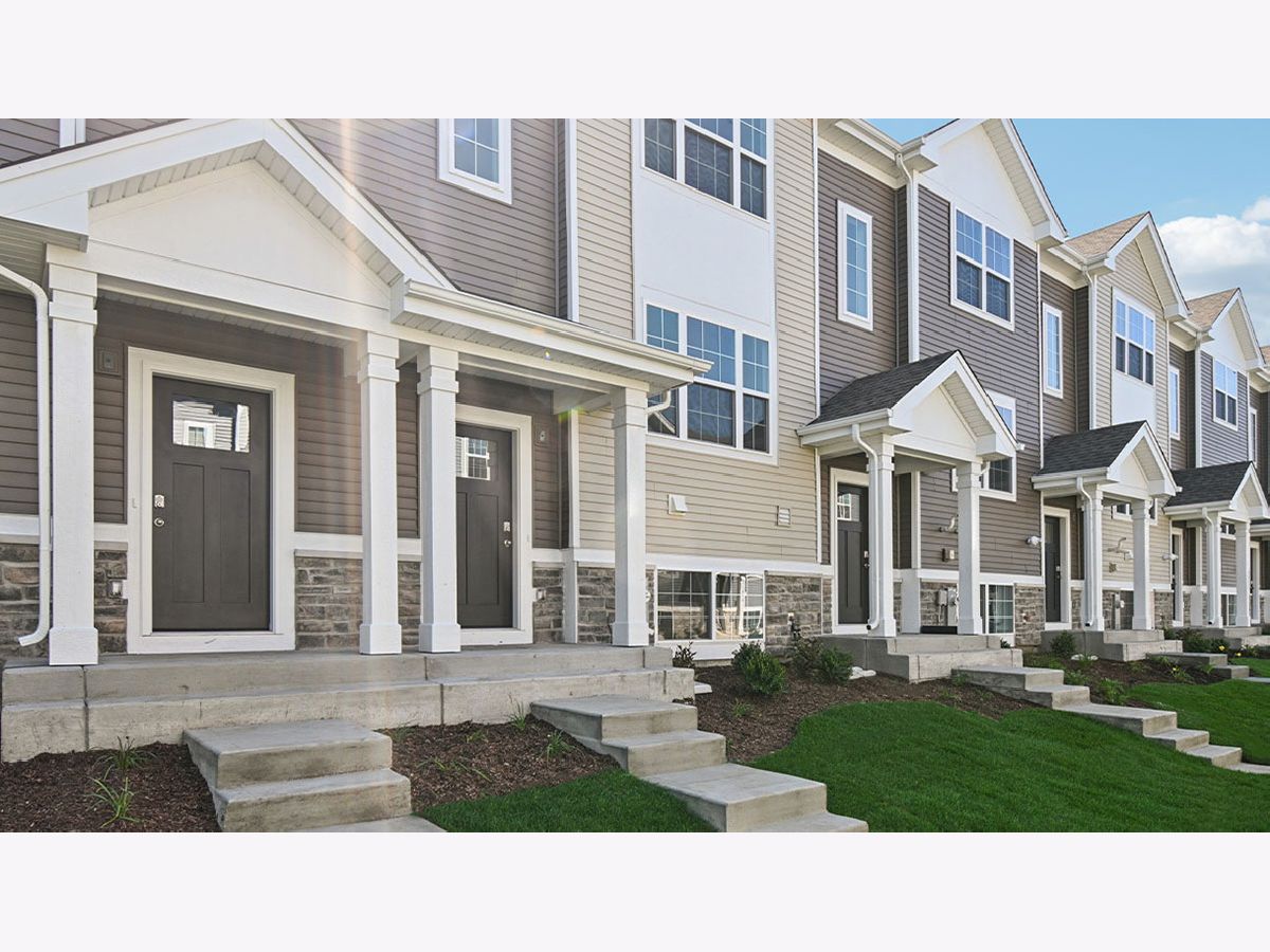Homes & Condos & Townhomes For Sale Prairie Ridge Hampshire Illinois, 863 Briar Glen Court