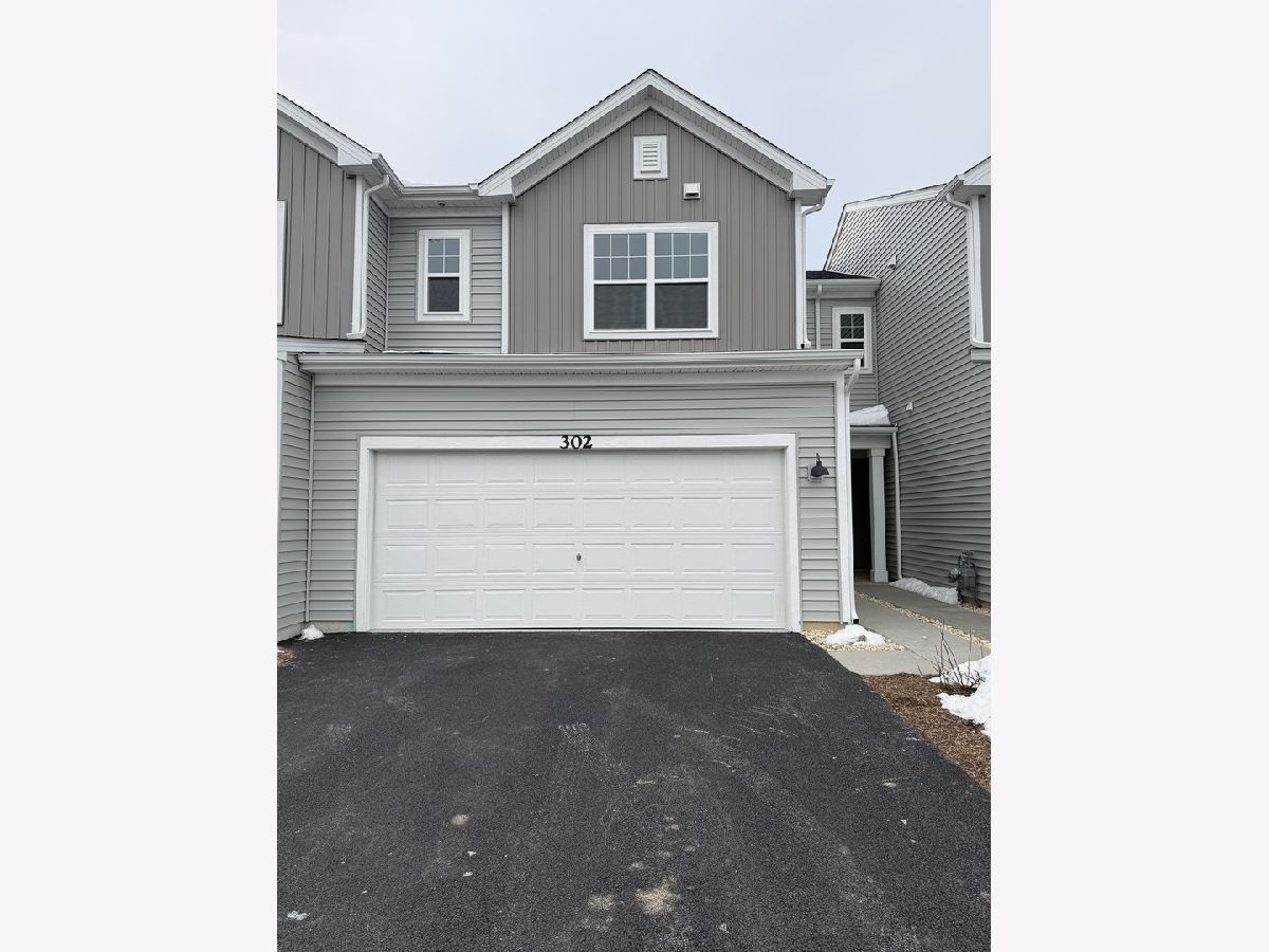  For Rent South Elgin Illinois, 302 Kingsport