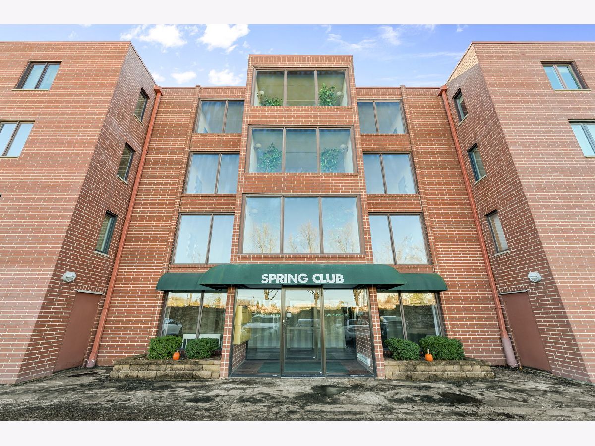 Condominiums For Sale Spring Club Oakbrook Terrace Illinois, 1S045 Spring Road