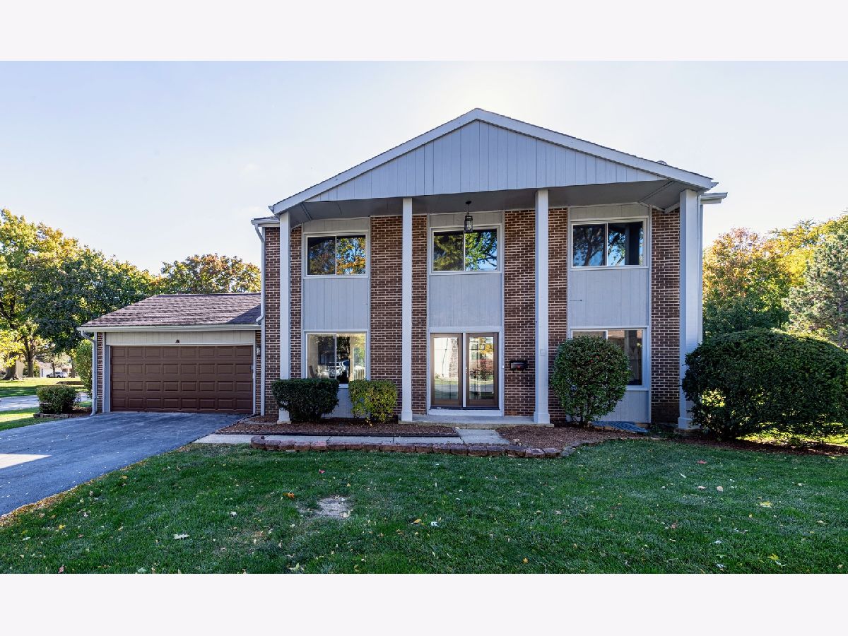 Townhomes & Condos & Homes For Sale Ventura 21 Roselle Illinois, 380 Ventura Club Drive