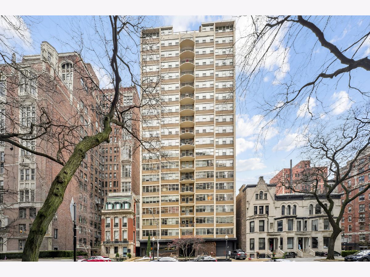 Condominiums For Rent Gold Coast Galleria Chicago Illinois, 40 Cedar