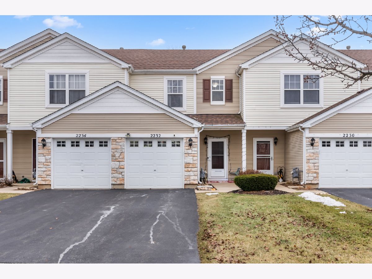 Townhomes & Condos For Sale Silverstone Lake Carpentersville Illinois, 2232 Flagstone Lane