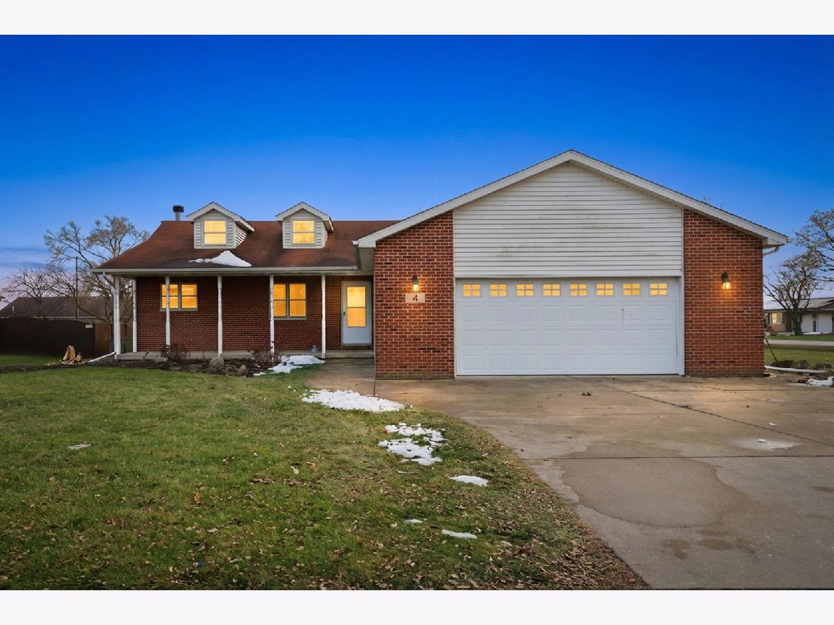  Sold Sandwich Illinois, 4 Junior