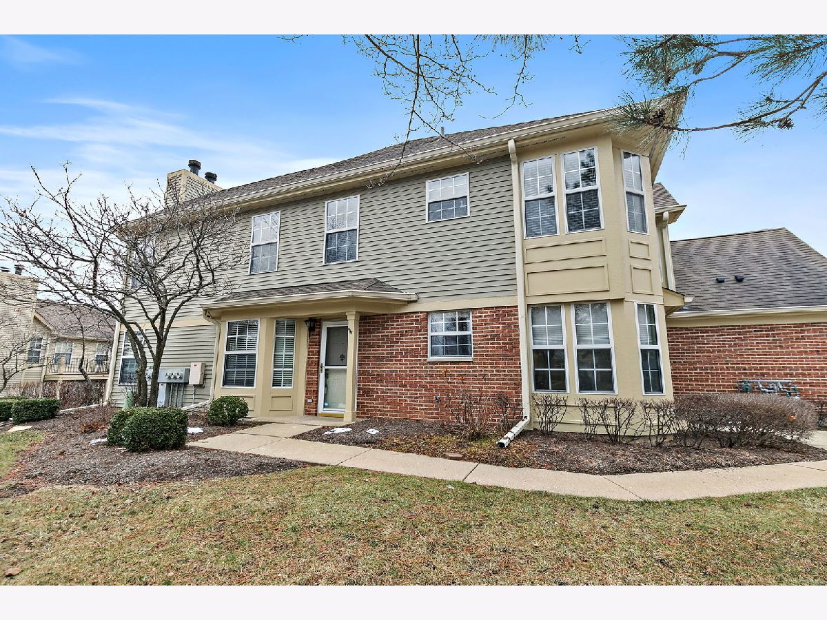 Townhomes & Condos & Homes For Sale Essex Village Crystal Lake Illinois, 500 Pembrook Court