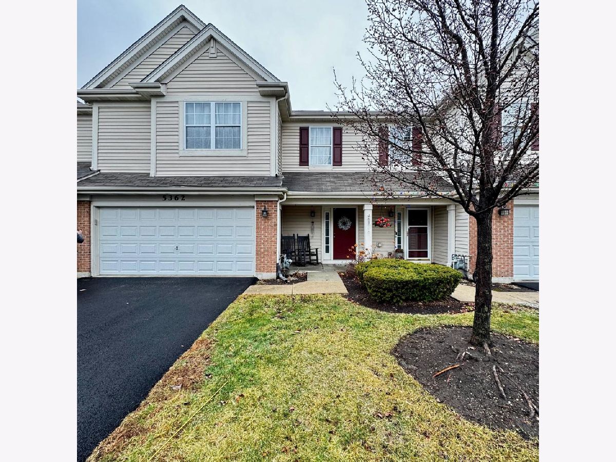  For Rent Lake In The Hills Illinois, 5362 Wildspring