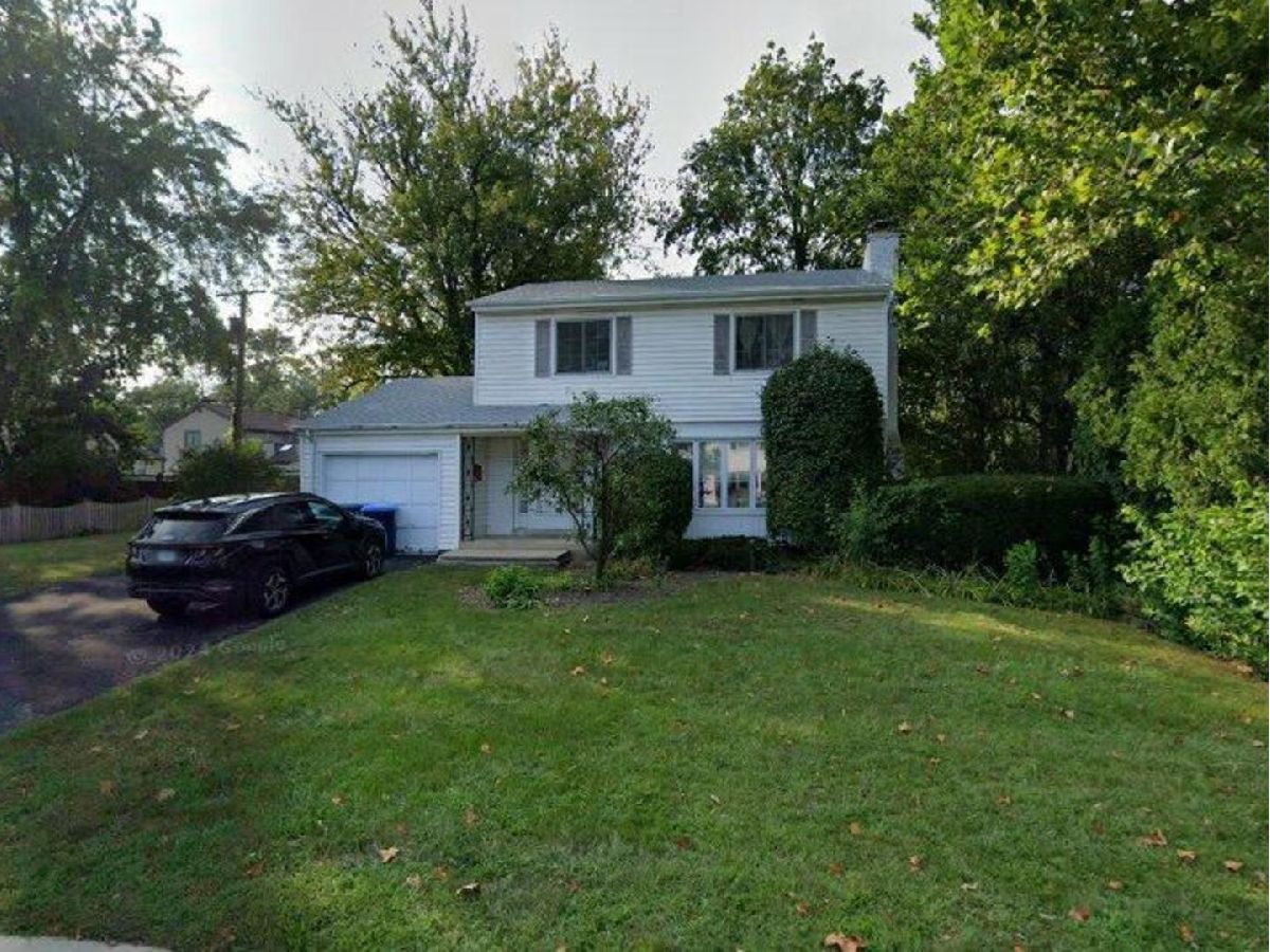 Homes For Sale Deerfield Park Deerfield Illinois, 1112 Laurel Avenue