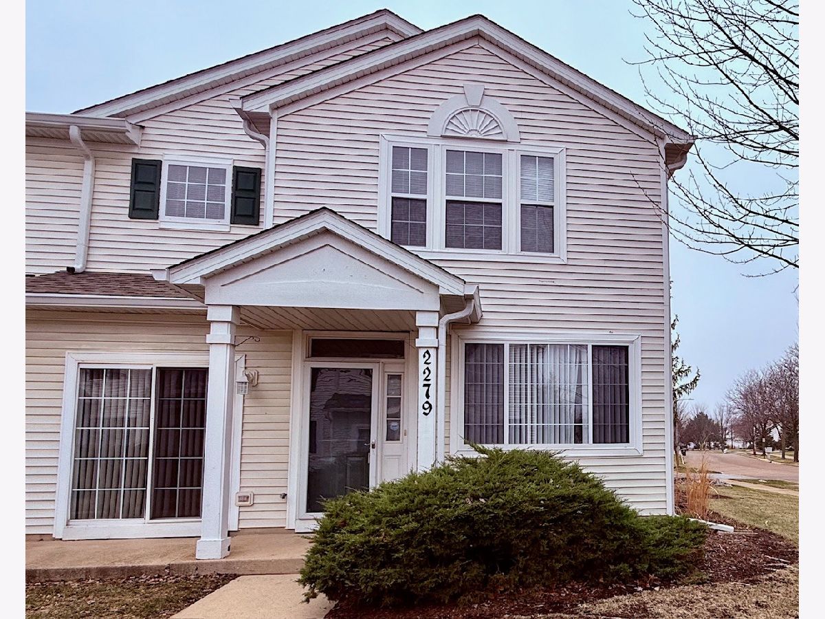 Townhomes & Condos For Rent Reflections Aurora Illinois, 2279 Reflections