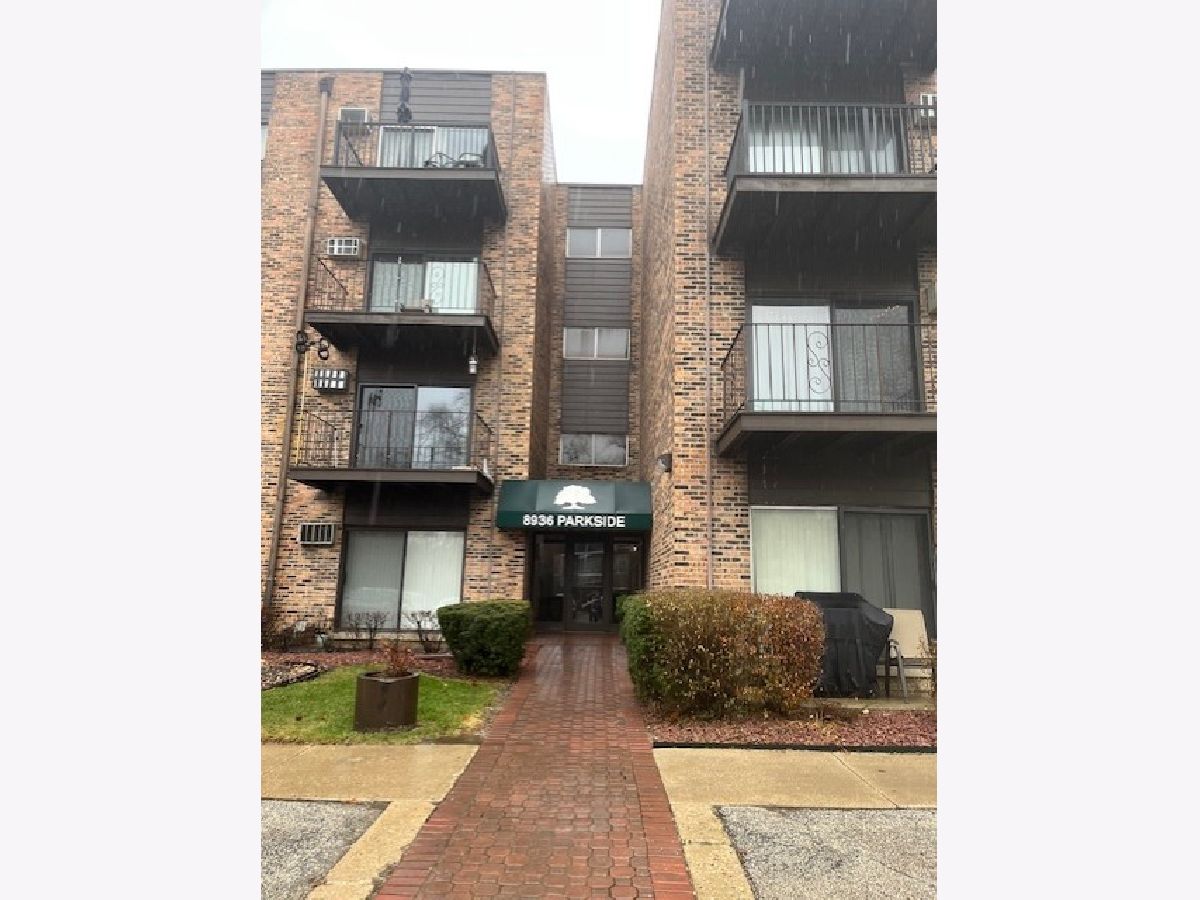  Rented Des Plaines Illinois, 8936 Parkside