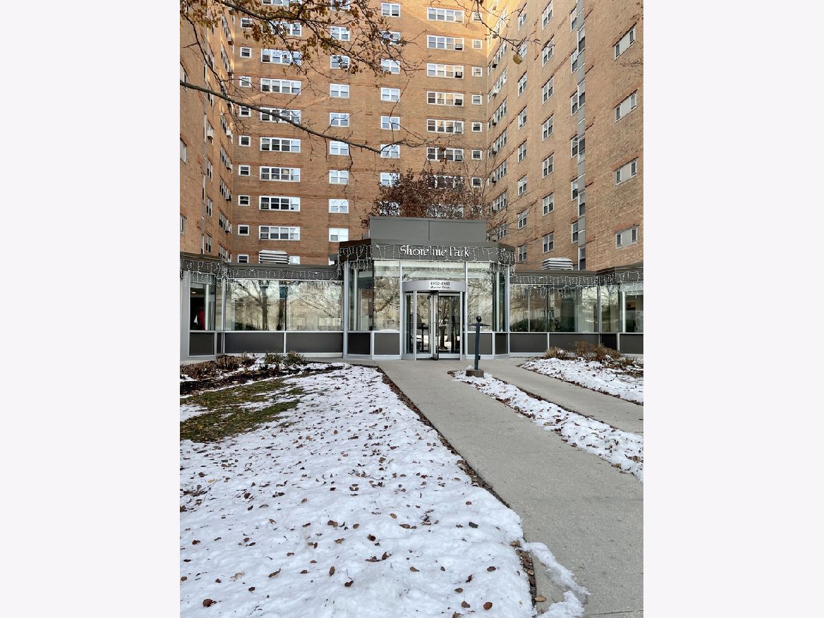Condominiums For Sale Shoreline Park Chicago Illinois, 4960 Marine Drive