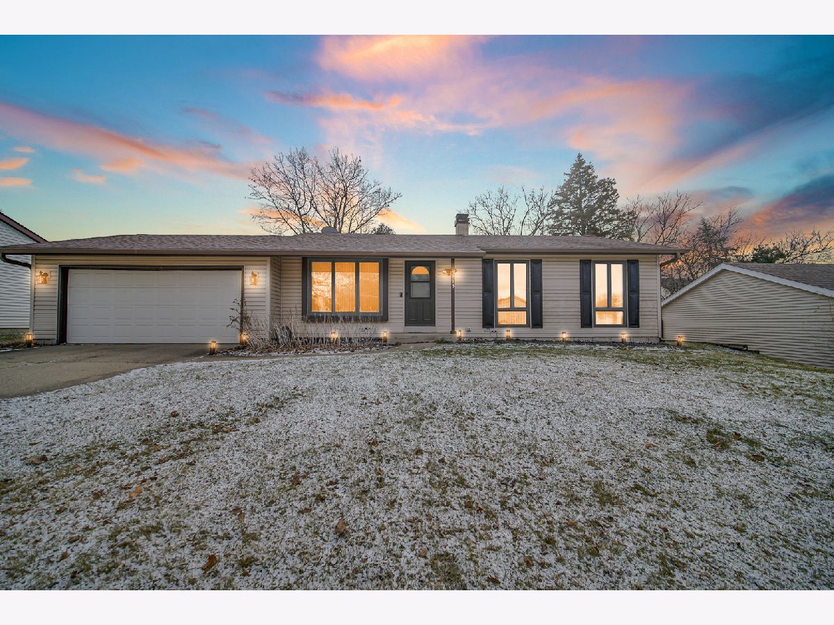  For Sale Mchenry Illinois, 5213 Greenbrier Drive