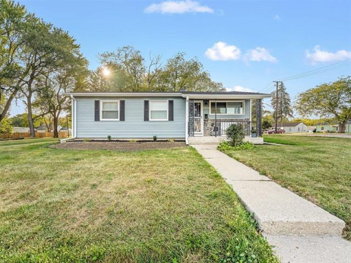  Rented Rockford Illinois, 2205 Clover