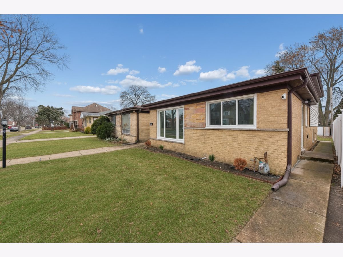  For Sale Morton Grove Illinois, 5829 Madison Street
