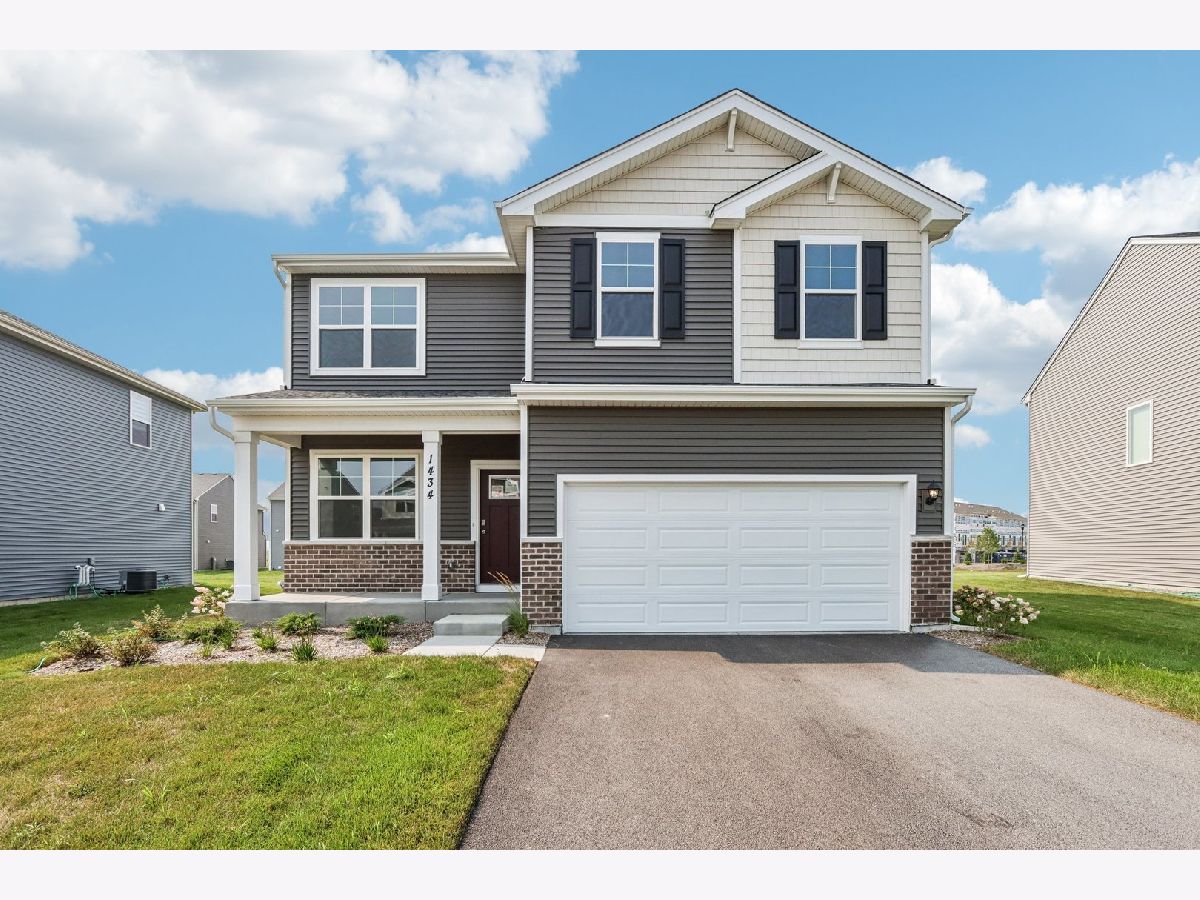 Townhomes & Condos & Homes For Sale Cambridge Lakes Pingree Grove Illinois, 1552 Aspen Court