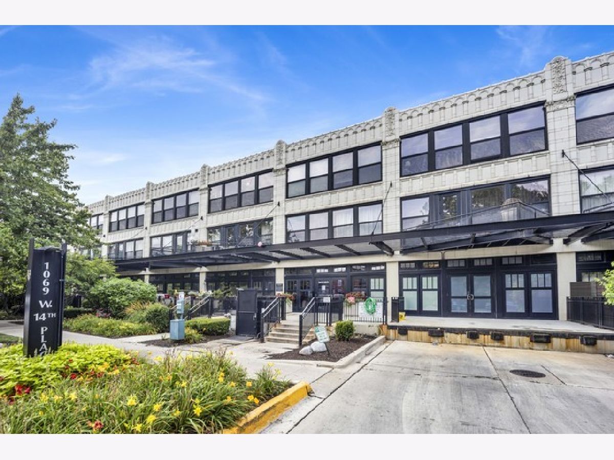 Condominiums For Sale University Commons Chicago Illinois, 1069 14th Place
