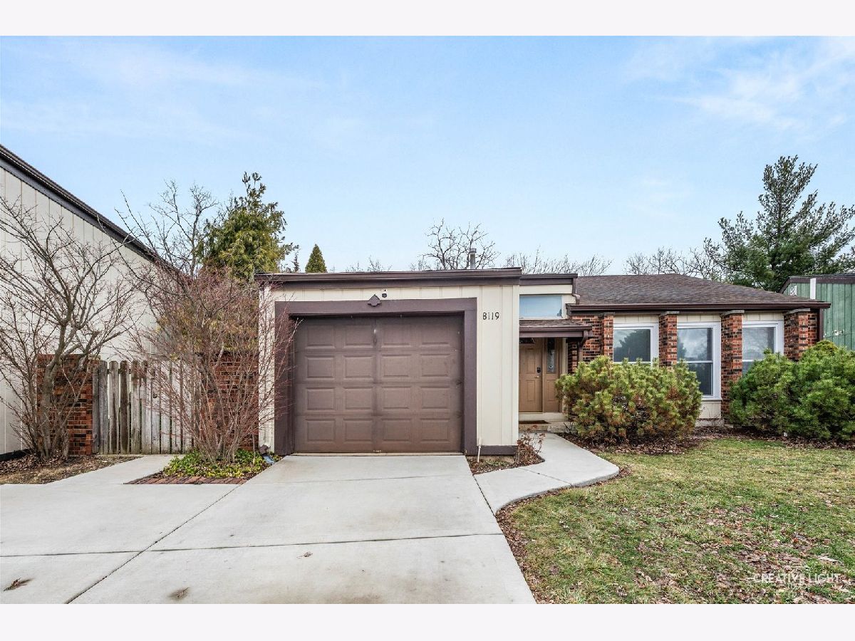 Homes & Condominiums For Rent Hinswood Darien Illinois, 8119 Oriole