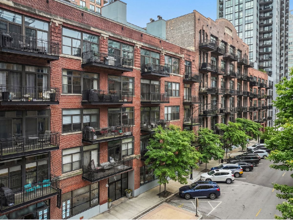 Condominiums For Sale Erie Center Condominiums Chicago Illinois, 375 Erie Street