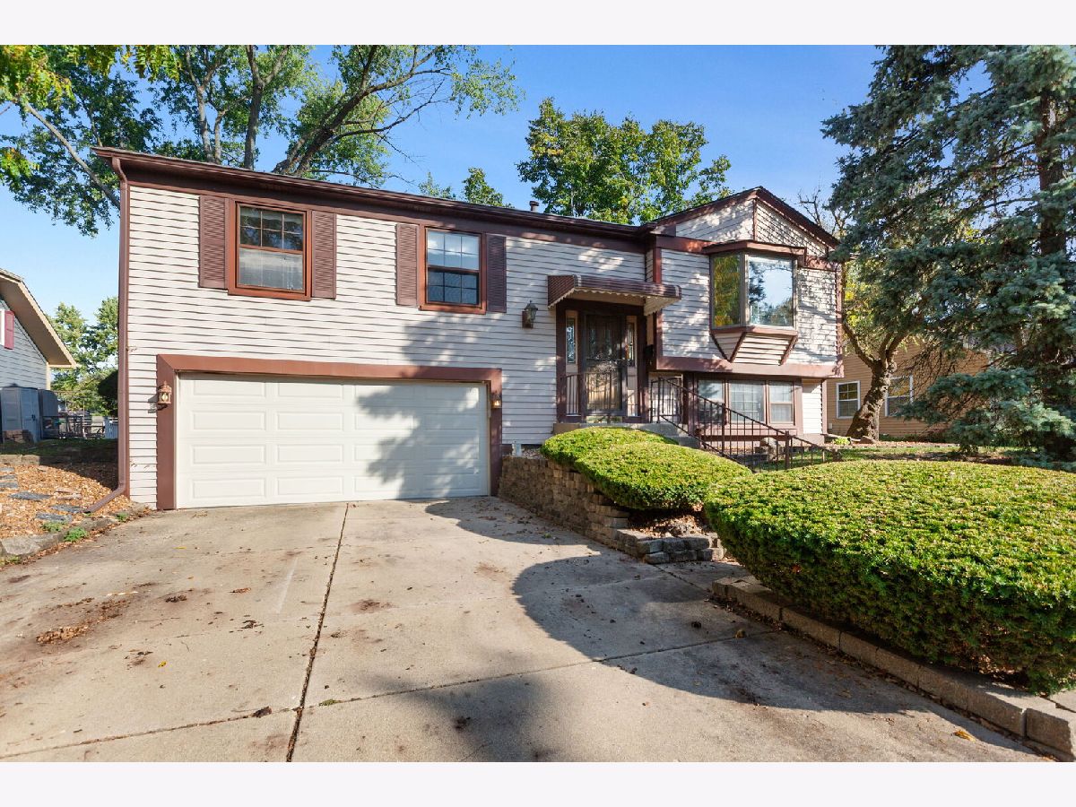 Homes & Townhomes For Sale Boulder Hill Montgomery Illinois, 47 Old Post Road