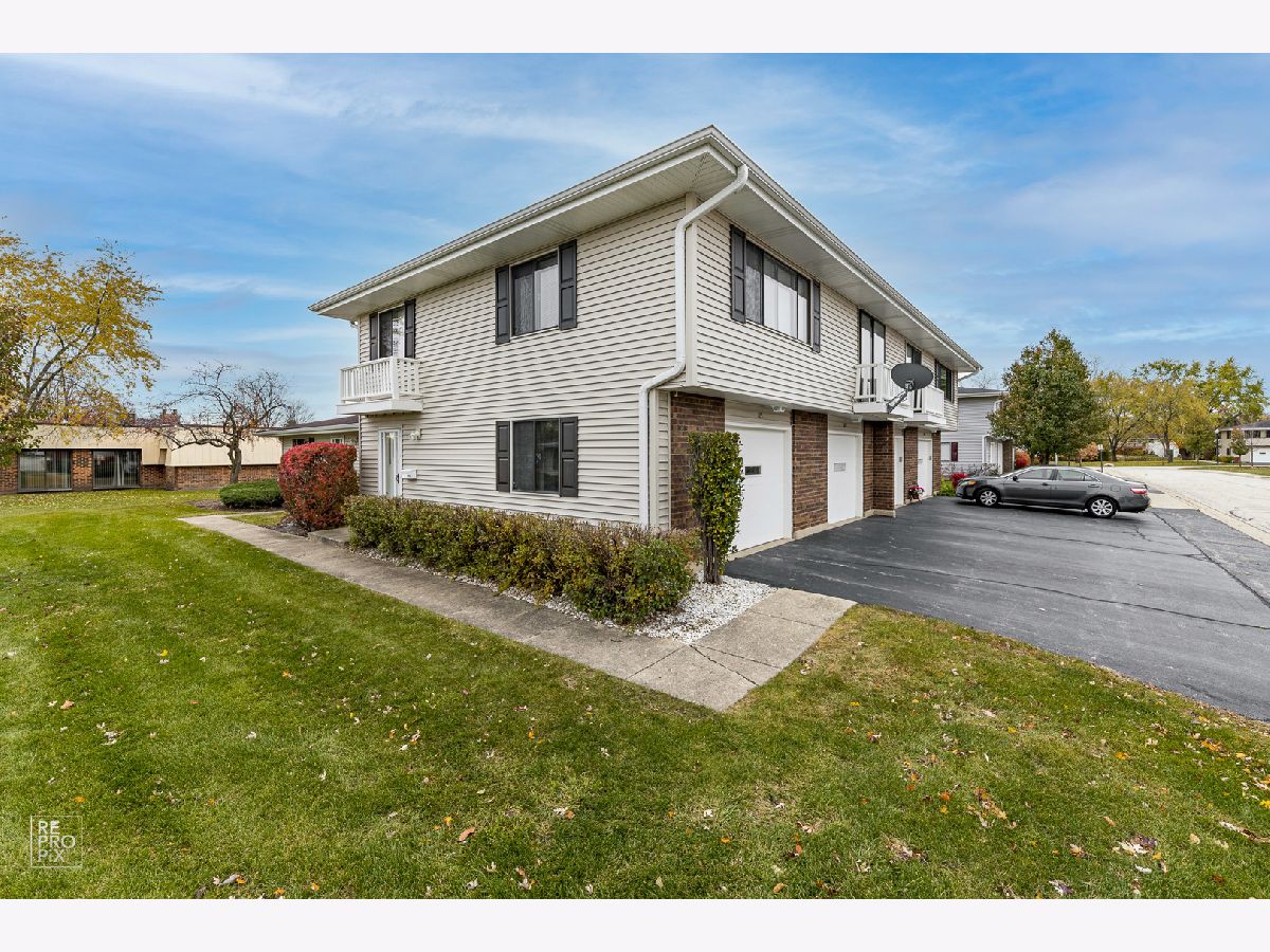 Townhomes & Condos & Homes Rented Weathersfield Commons Schaumburg Illinois, 115 Millbrook