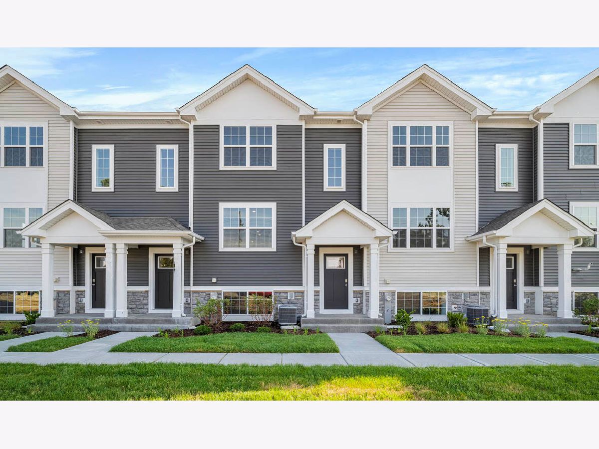 Townhomes & Condos & Homes For Sale Cambridge Lakes Pingree Grove Illinois, 1433 Oakfield Lane