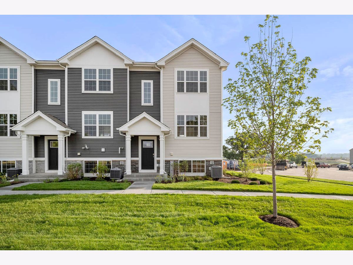 Townhomes & Condos & Homes For Sale Cambridge Lakes Pingree Grove Illinois, 1401 Oakfield Lane