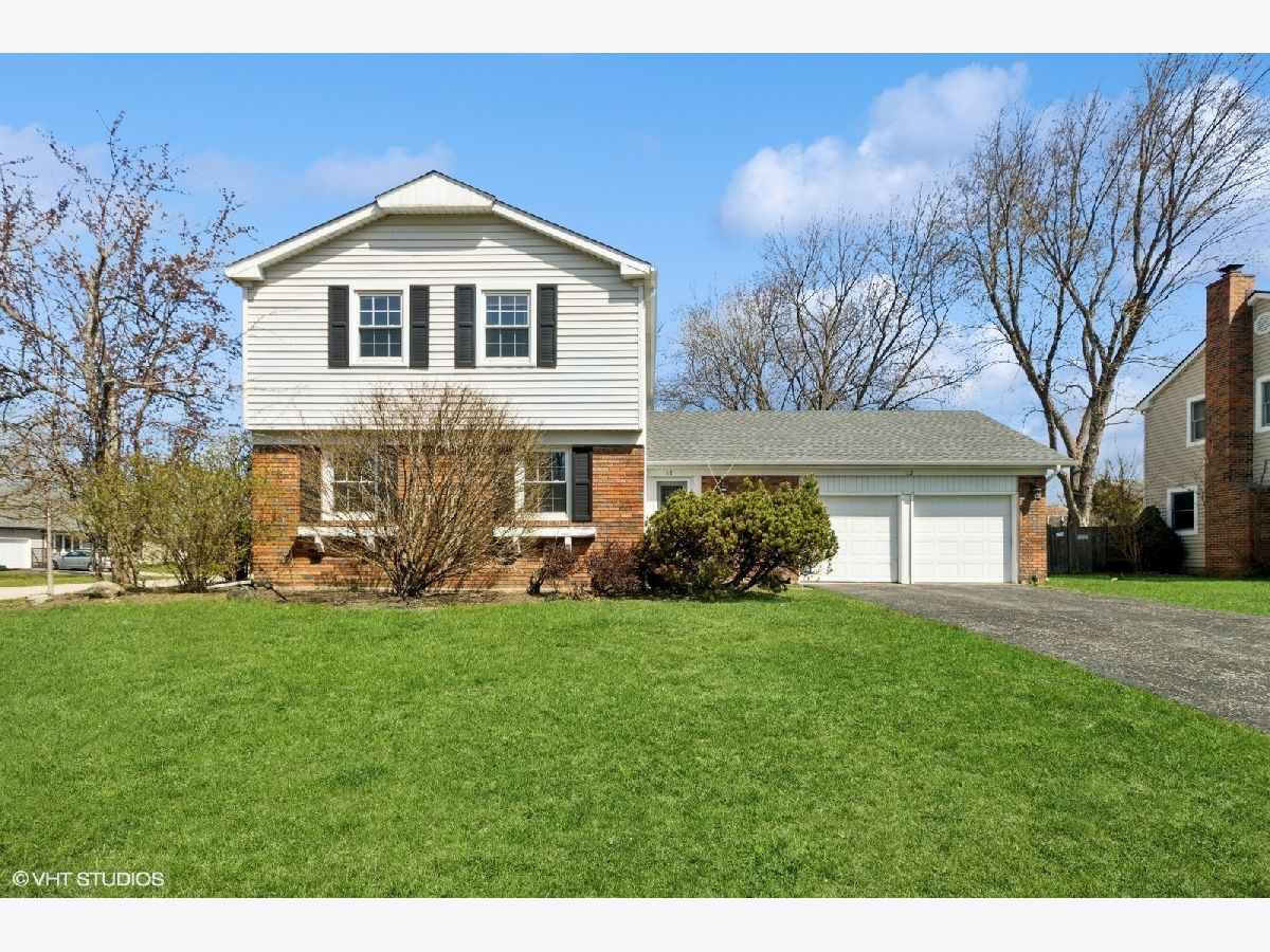 Homes For Sale Strathmore Buffalo Grove Illinois, 12 Cloverdale Court