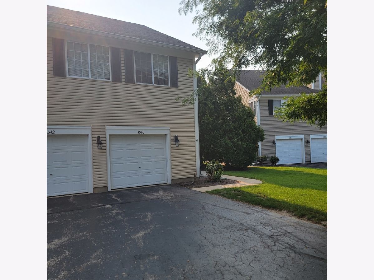  For Sale Woodstock Illinois, 1540 Hickory Road