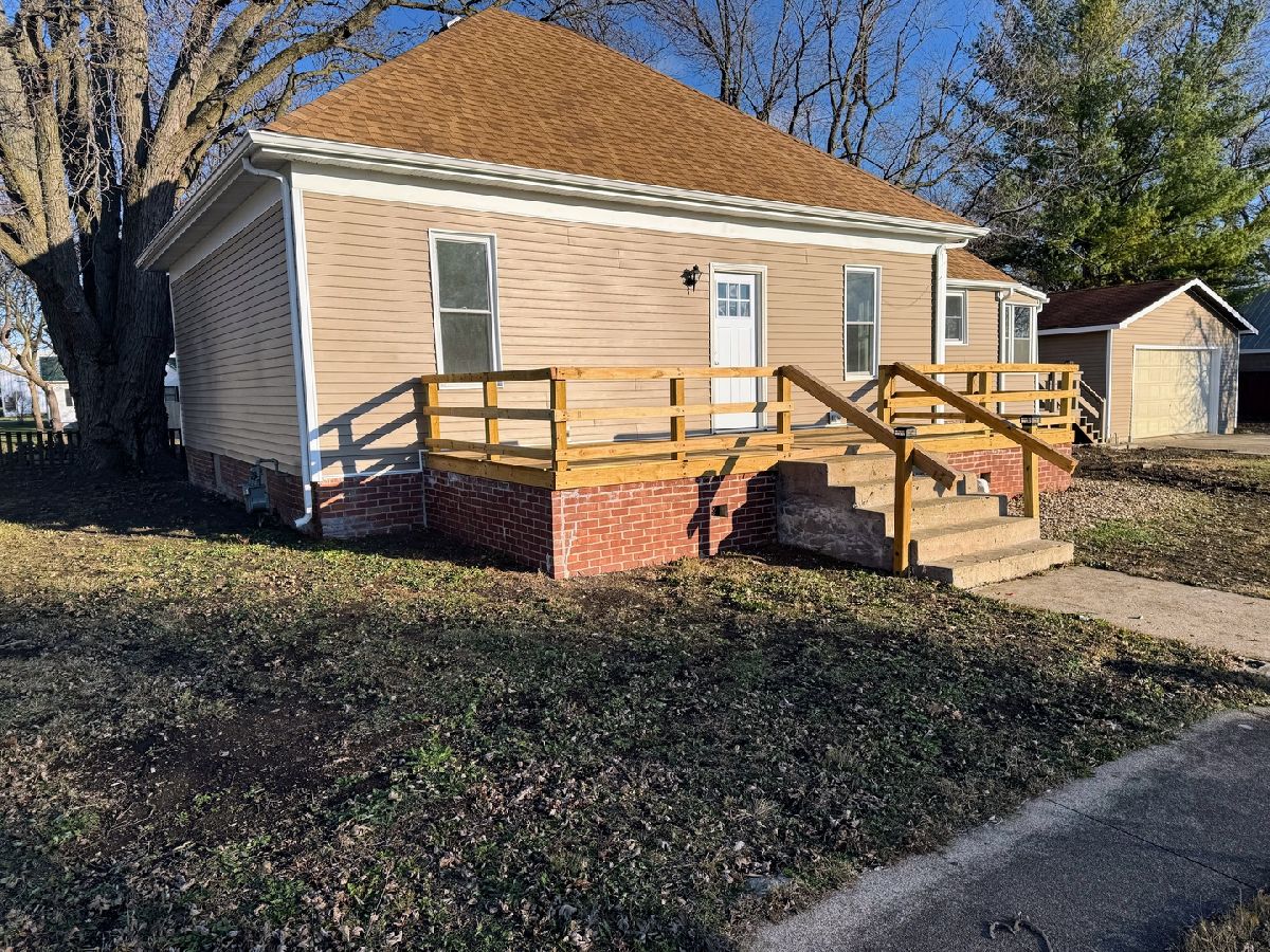  Sold Sadorus Illinois, 100 West