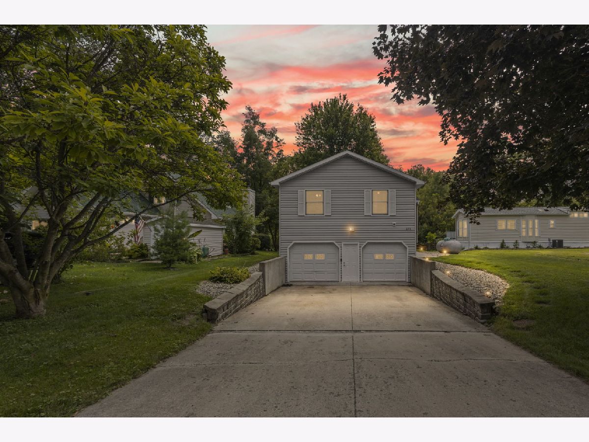 Homes For Sale Shadow Lakes Wilmington Illinois, 271 Fossil Bay Court