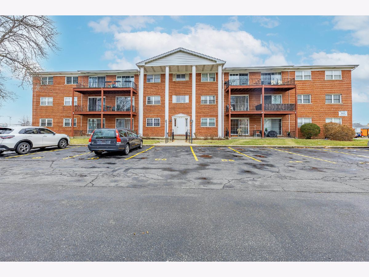 Condominiums For Sale Georgetown Oak Lawn Illinois, 6135 94th Street