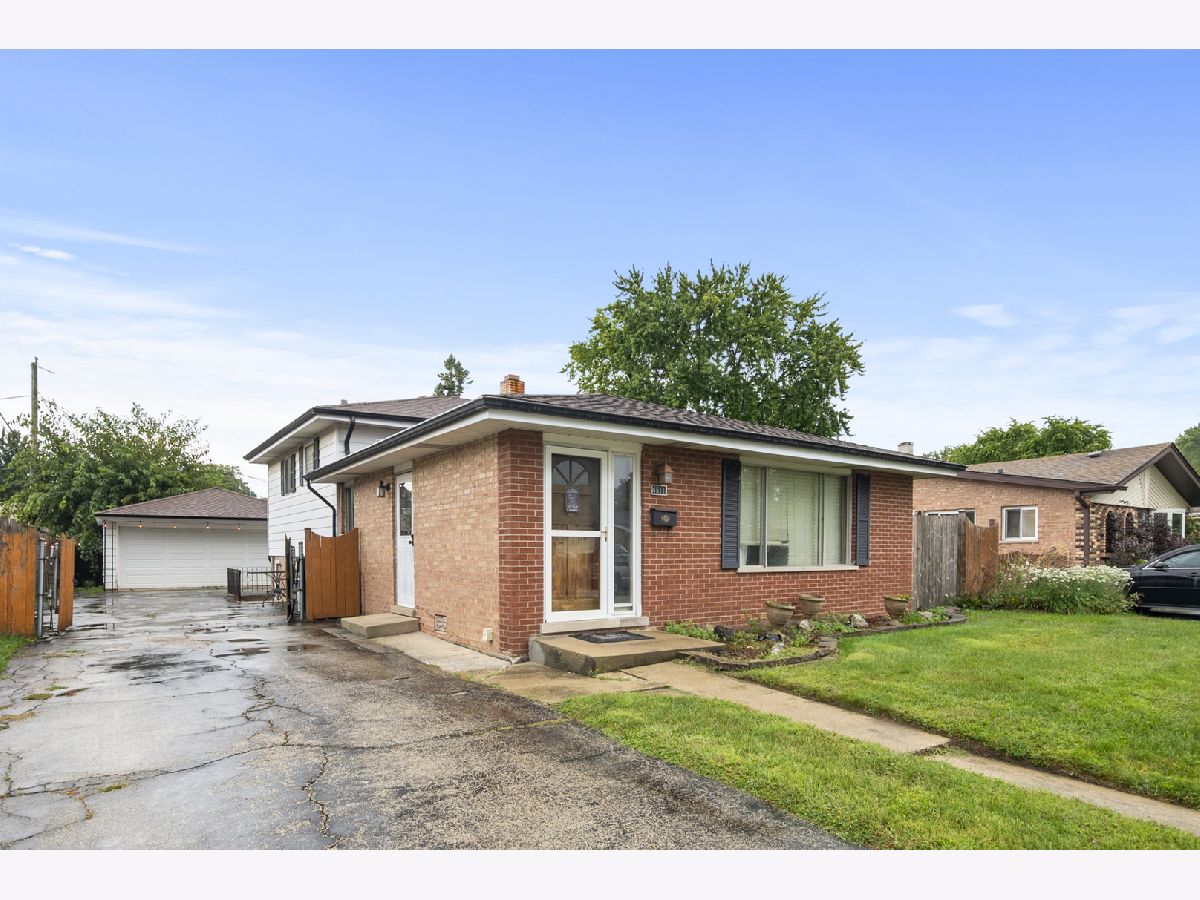  For Sale Alsip Illinois, 4511 Howdy Lane