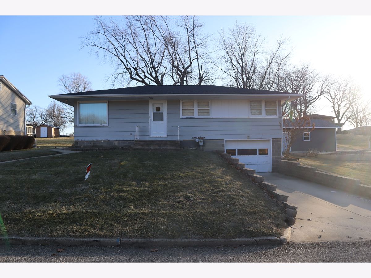  Sold Walnut Illinois, 113 Stephens