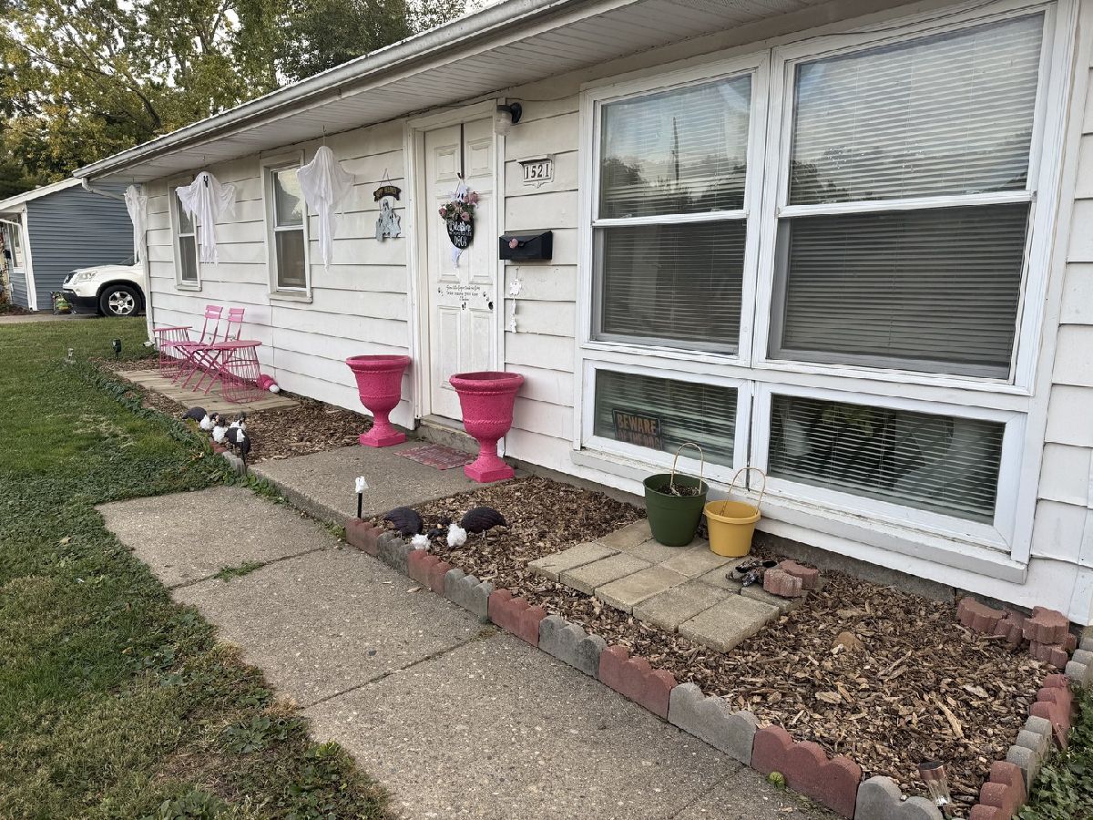  For Sale Champaign Illinois, 1521 Hedge Road