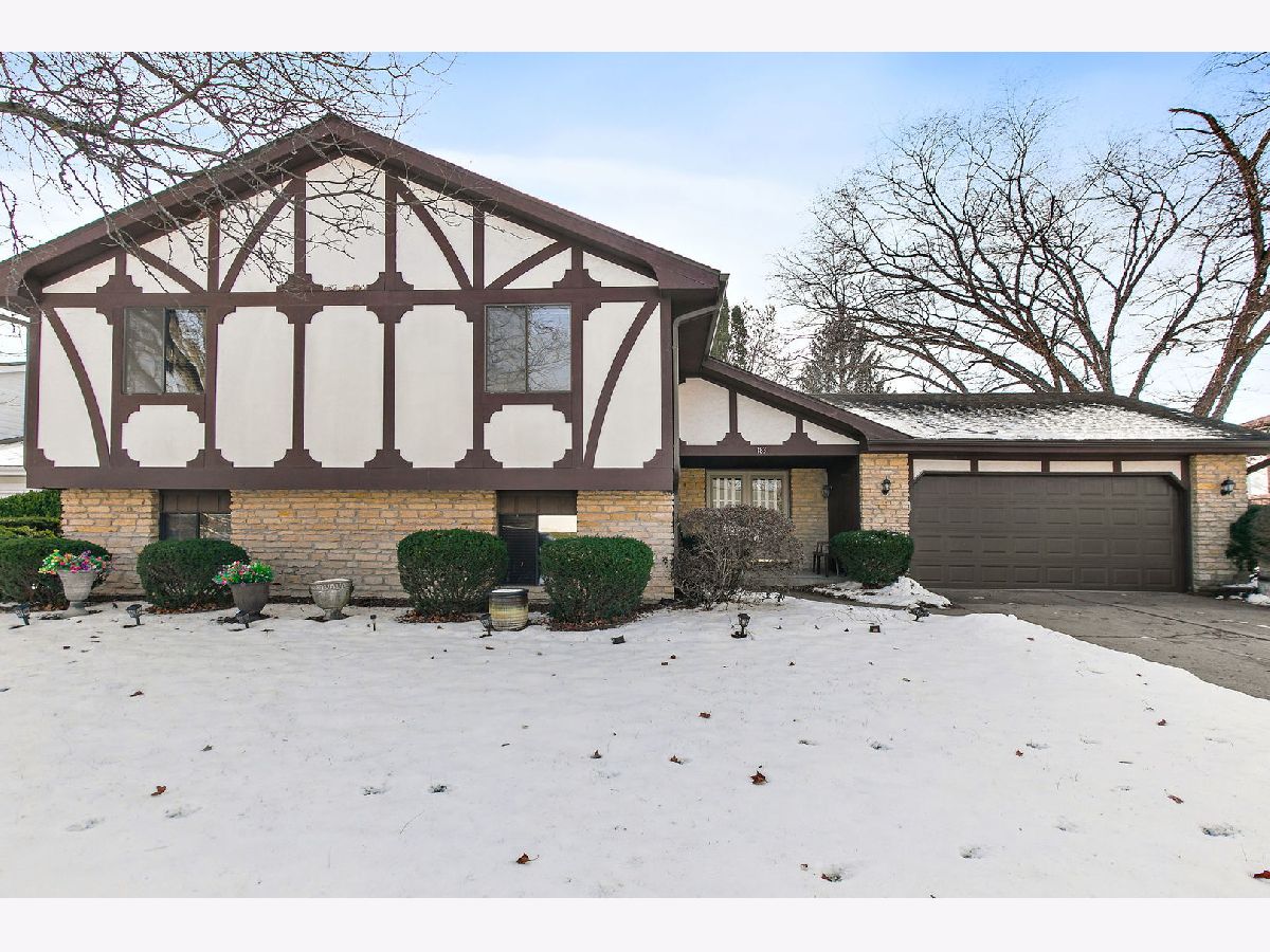 Homes & Condos & Townhomes For Sale Country Knolls Elgin Illinois, 183 Brookside Drive