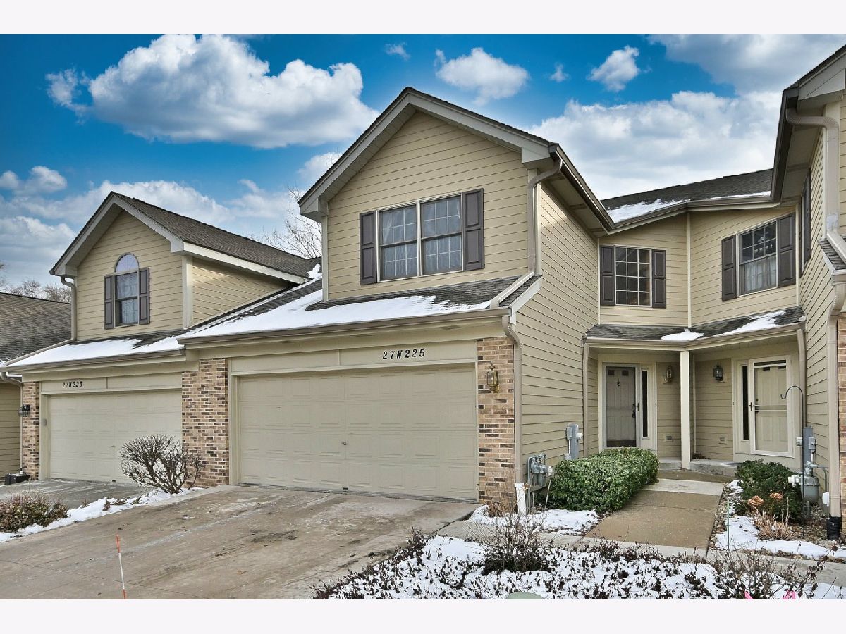 Townhomes & Homes For Sale Walnut Hill Winfield Illinois, 27W225 Ash Court