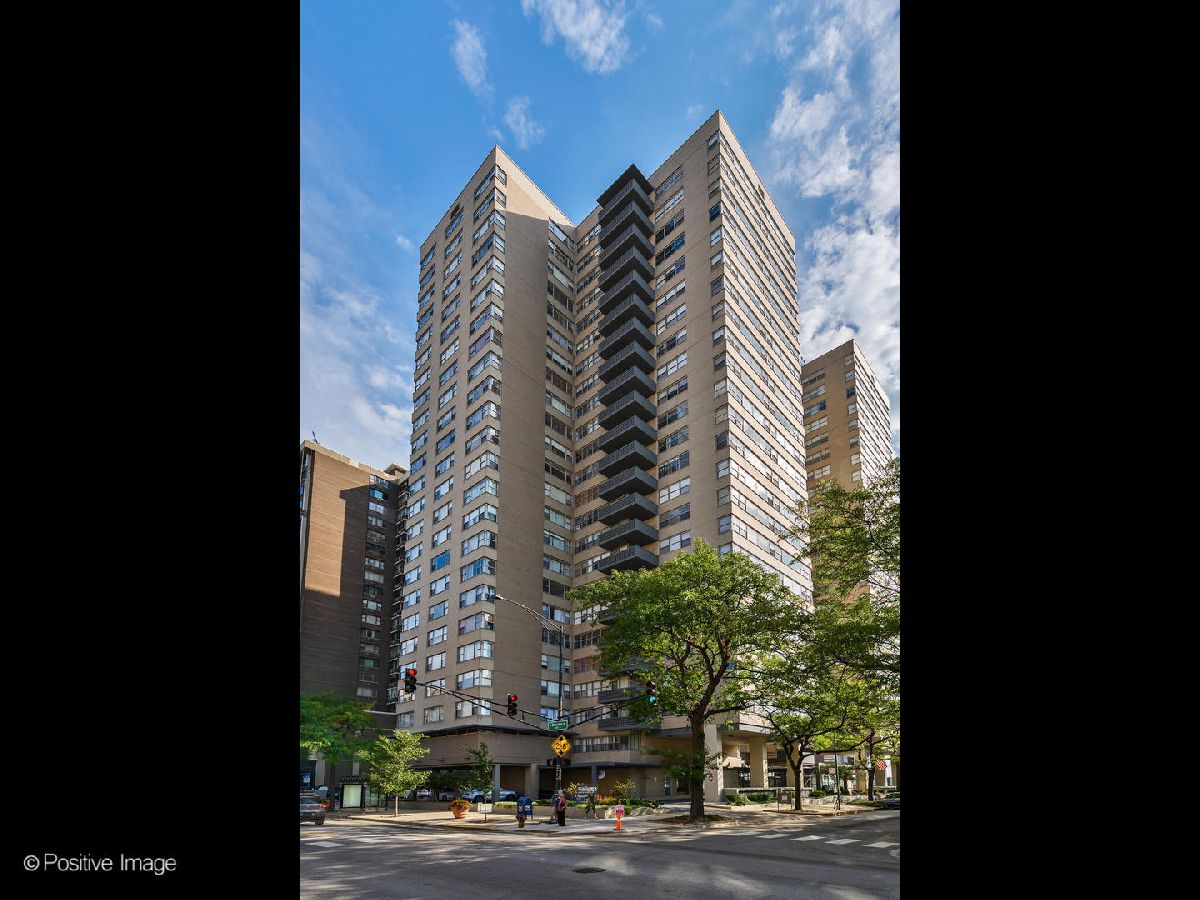 Condominiums For Sale Shoreline Towers Chicago Illinois, 6301 Sheridan Road